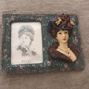 Vintage Style Decorative Picture Frame with Lady Bust